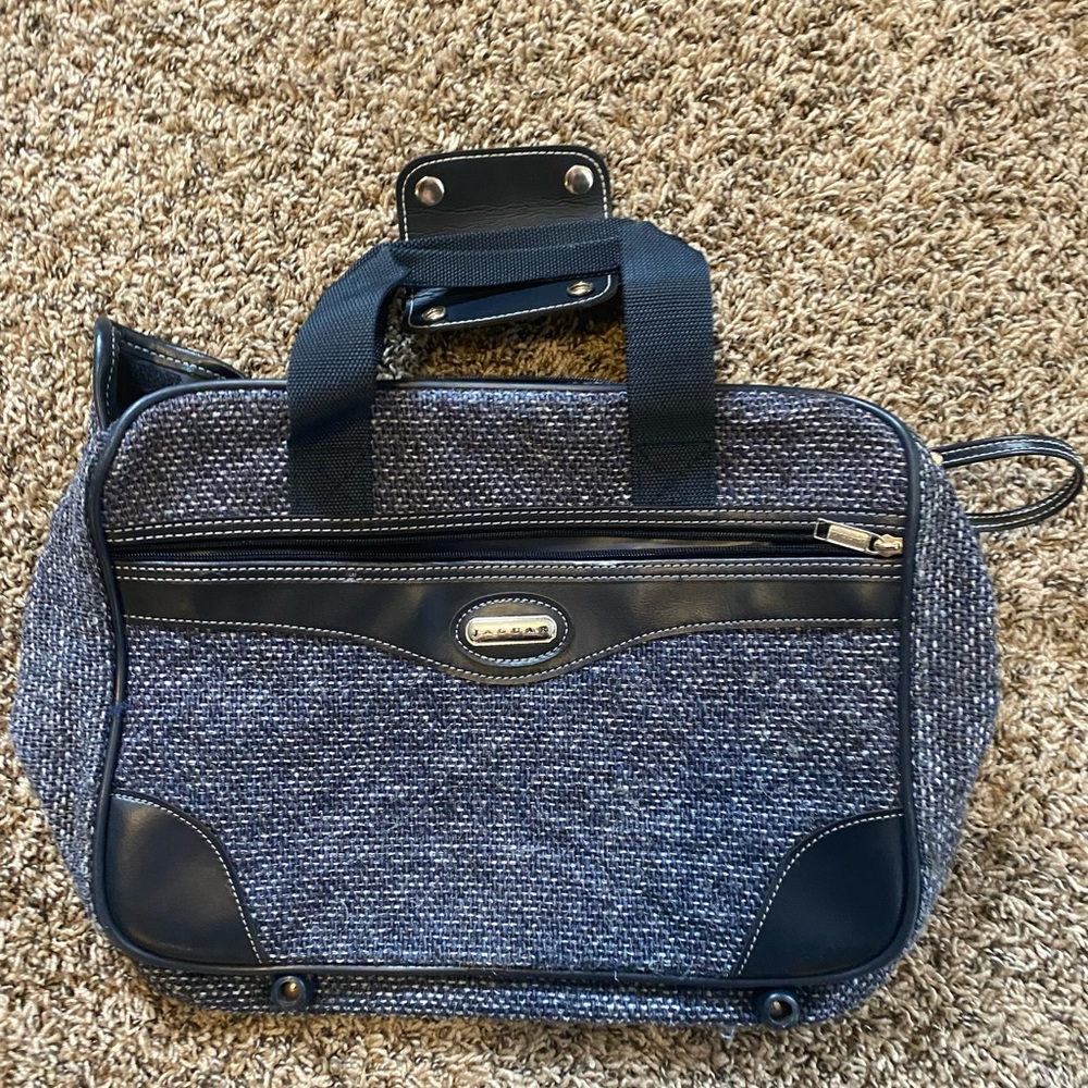 Jaguar Excellent condition vintage retro traveling bag